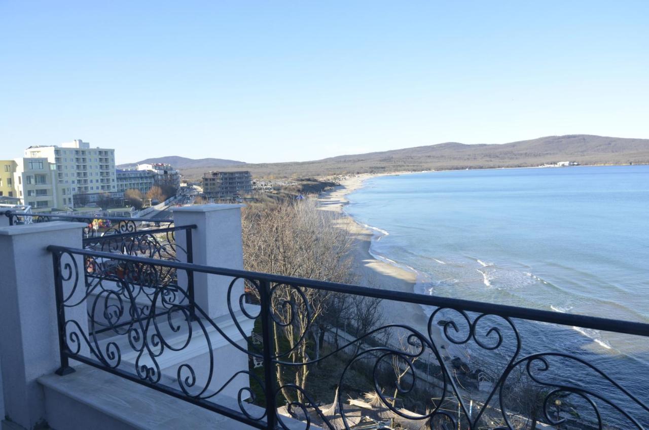 Ashram Hotel Primorsko Bagian luar foto