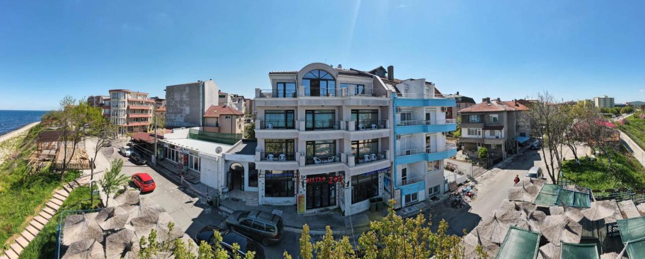 Ashram Hotel Primorsko Bagian luar foto