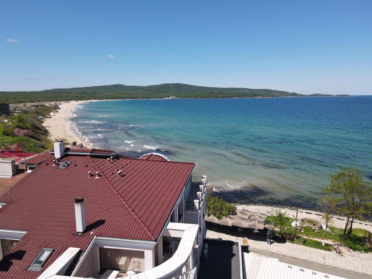 Ashram Hotel Primorsko Bagian luar foto