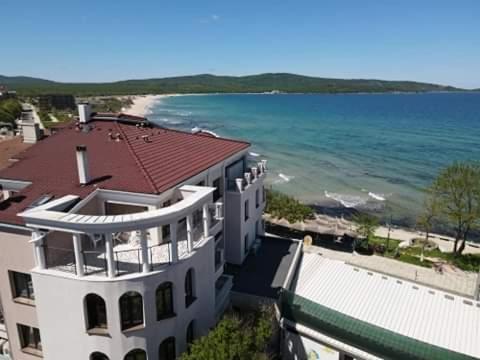Ashram Hotel Primorsko Bagian luar foto